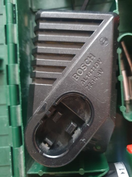 kit Bormașină Bosch PSR 9,6 VE-2 + Încărcător original