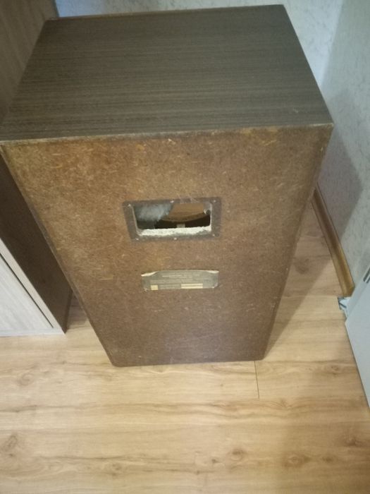 Продавам кутия за колони  Амфитон