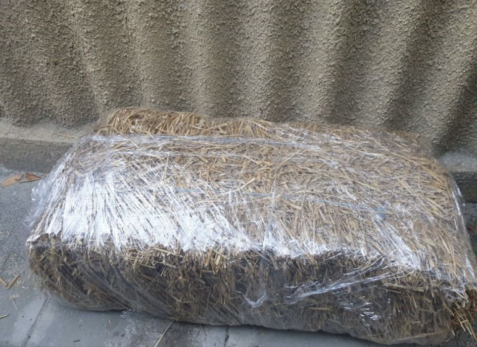 Baloti de paie infoliati