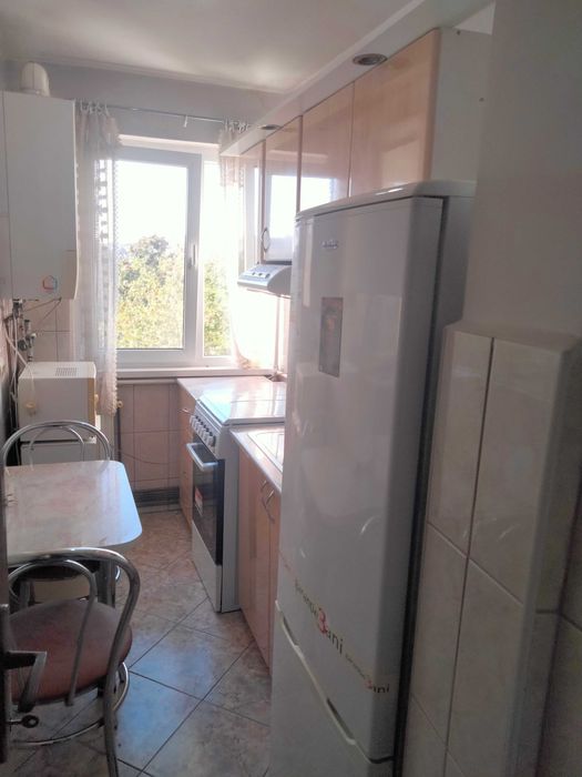 Închiriez apartament 2 camere etaj 3 strada Artarilor