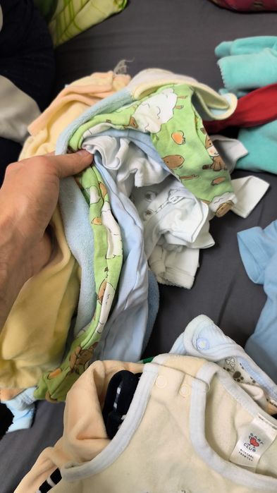 Lot 35 hăinuțe bebeluș • 0-6 luni • Multibrand