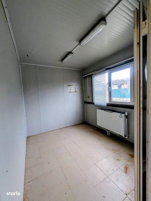 Hala de productie + casa de locuit, cu teren generos - in Hodis, comun