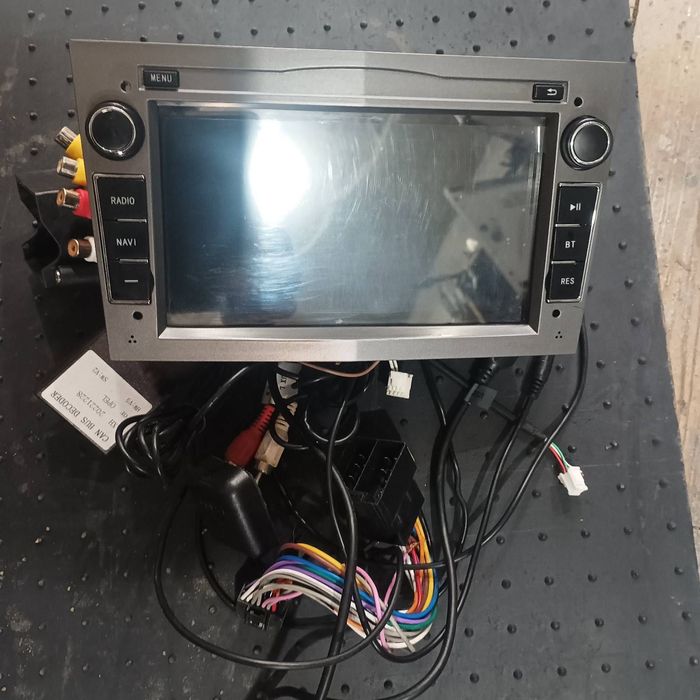 Зимни гуми с джанти ,навигация и компресор за климатик