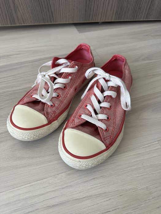 Converse fetite