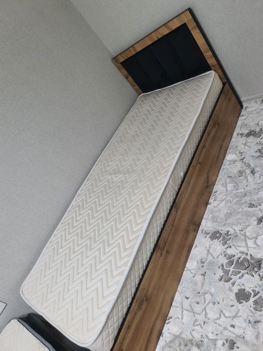 Детский спальня+письменный стол и честер бонус. Матрас 2х