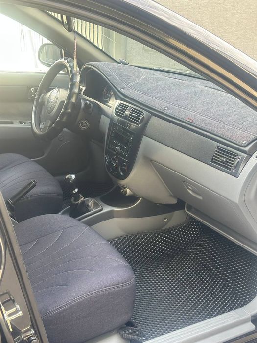 1.8 Lasseti 2012 qora mehanika gaz