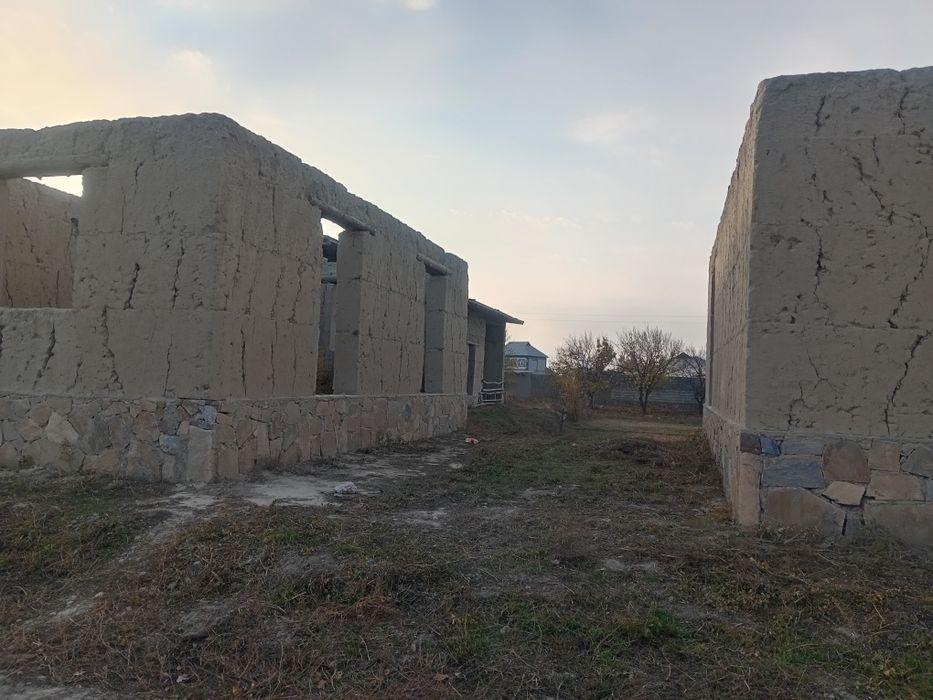 Yigirma besh sutik uyjoy sotiladi yarim tayyor holda ekkiga bulib ham