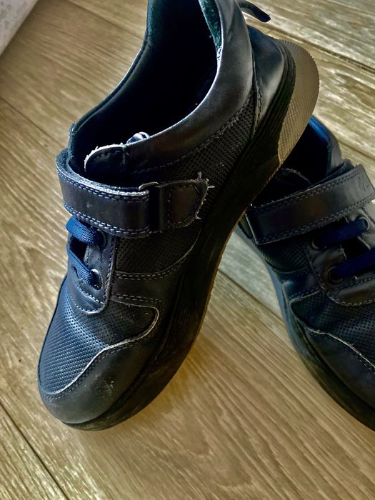 Продам туфли на мальчика