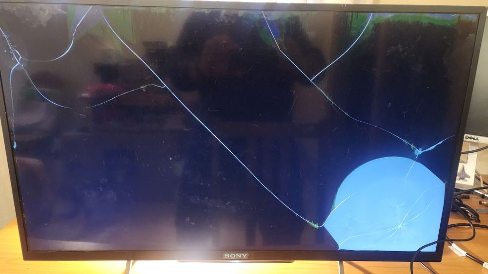 Sony KDL-32W705B със счупена матрица, за части.