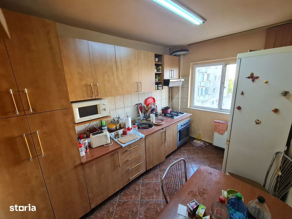 Vand ap.4 camere zona Micalaca Maranata Malul muresului et.2 cu balcon — fotografia 1