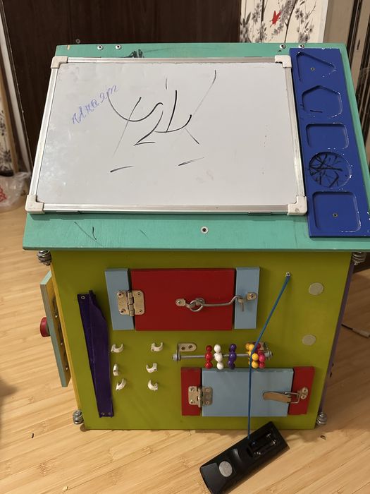 Продаю Бизиборд домик