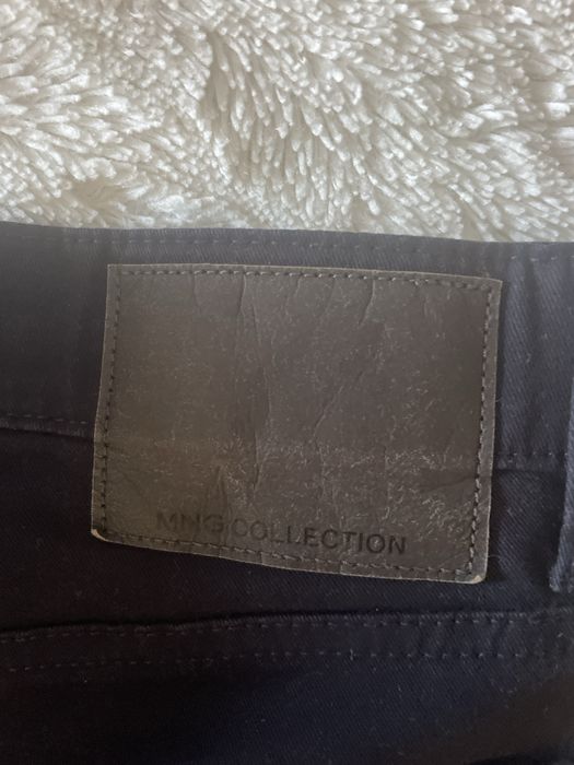 Pantaloni barbati bleumarin Mango