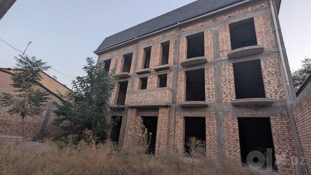 Здание возле Гранд Мир
