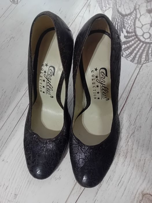 Pantofi din piele naturala, maro cu model ,preț 150 ron