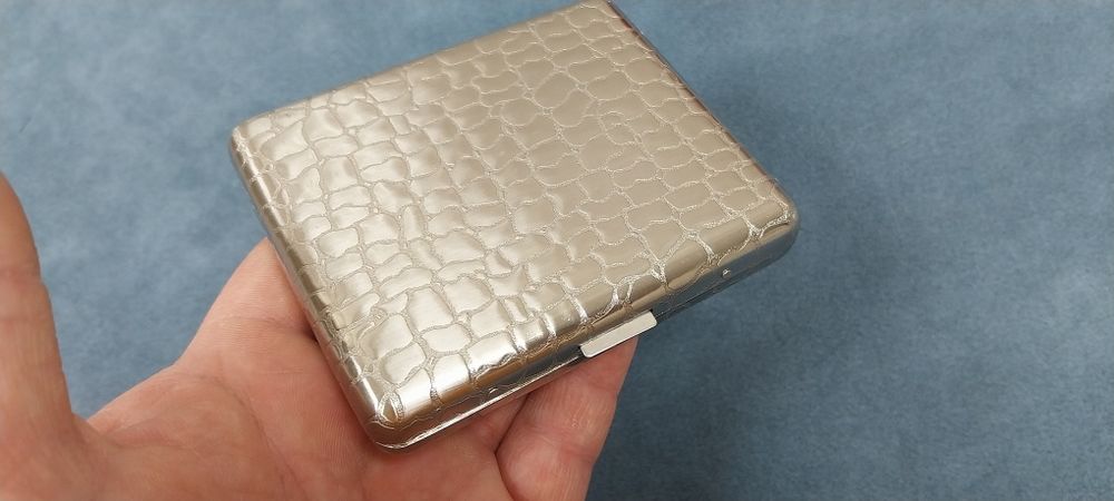 Стара метална табакера