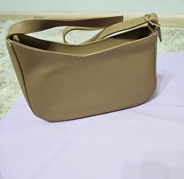 Продается нижнее белье, сумочки
 ОТДАМ