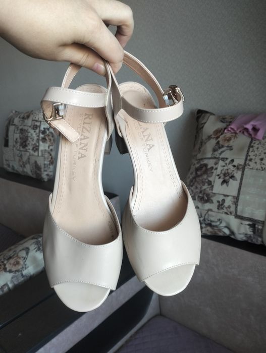 Босоножки 37 размера