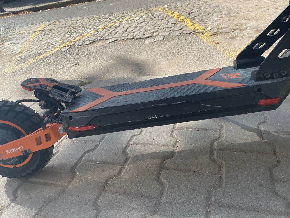 KuKirin G2 MAX електрическа тротинетка с пробег 303 км