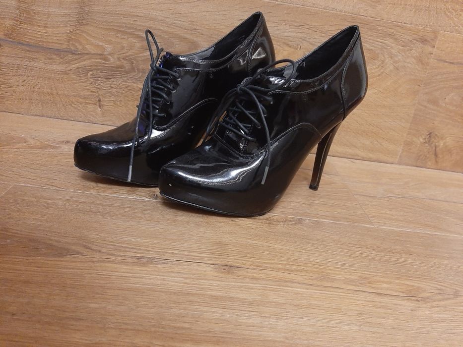 Обувки на ток и боти 37 номер