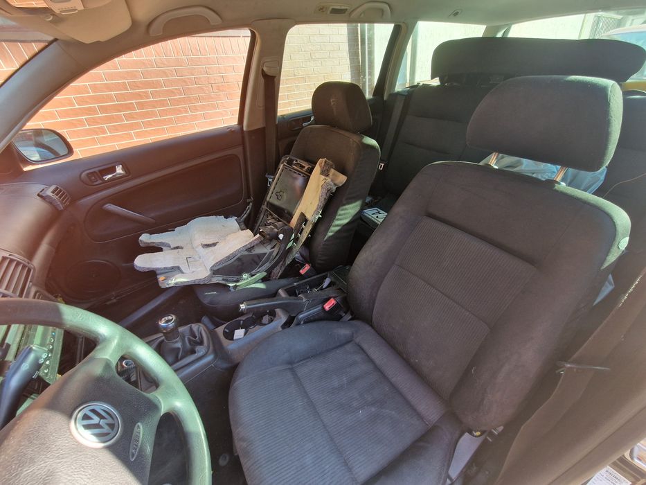 Dezmembrez VW PASSAT B5.5 1.6 - Preturi reduse in descriere