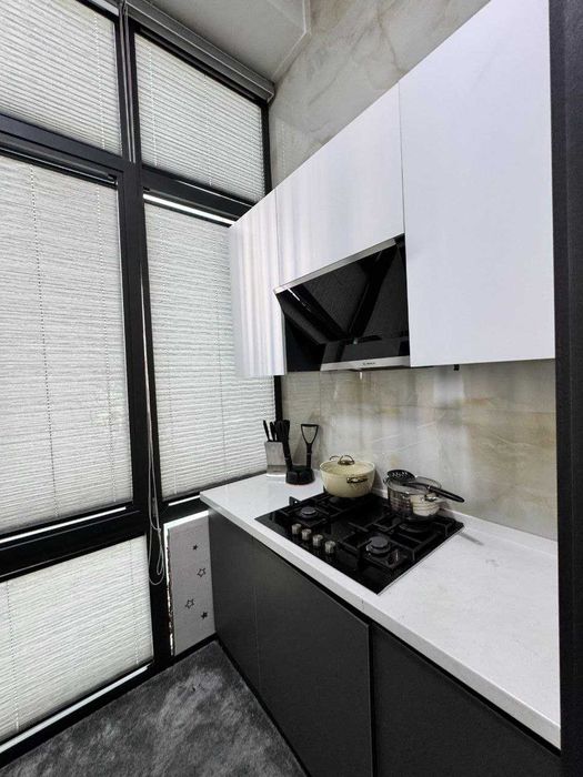 трёхкомнатная квартира в комплексе Abu Dabi район Шайхан;метро Беруний