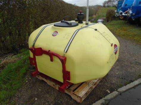 Reparatii lipire statii de erbicidare, rezervoare combustibili