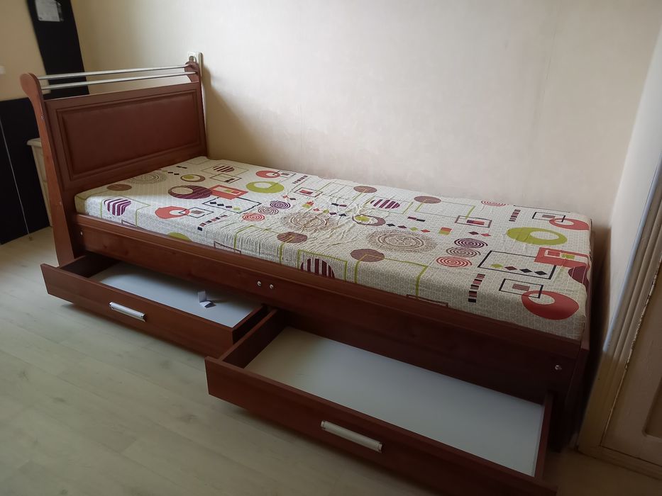 Одноместный мягкая кровать