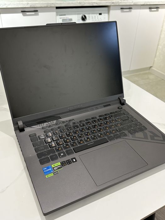 Продаю игровой ноутбук ASUS ROG Strix