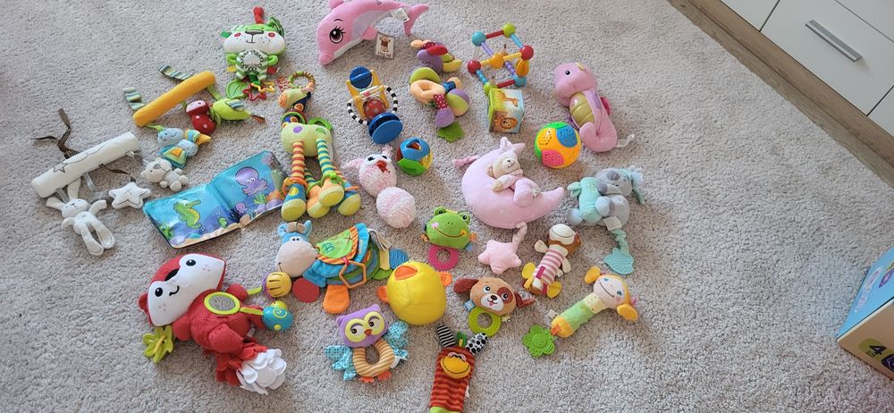 Лот бебешки играчки!