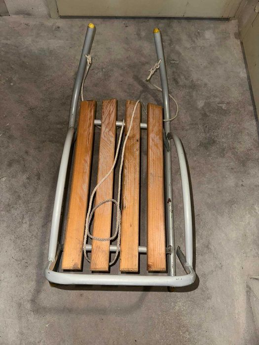 Детска дървена шейна