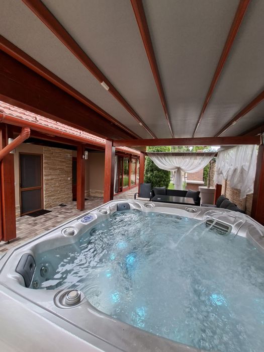 Casa impresionanta  de vanzare cu teren 2700mp In Madaras