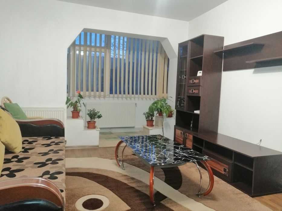 Inchiriez apartament