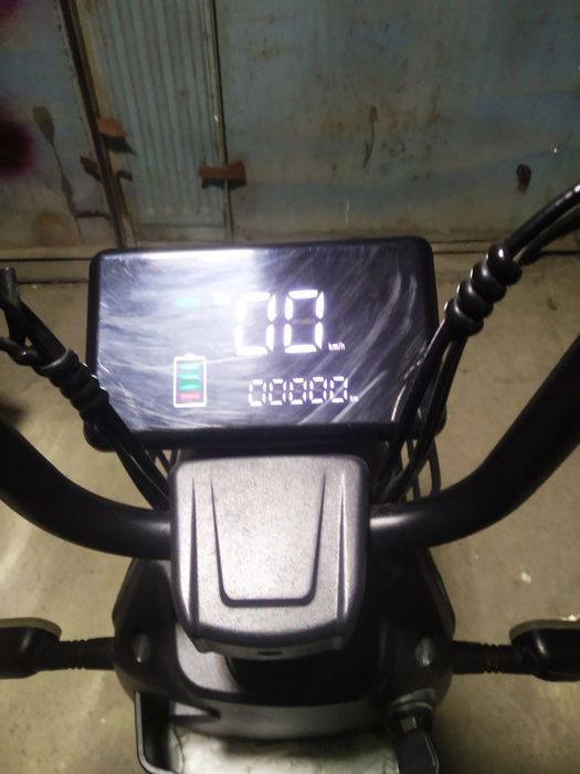 Скутер в идеальном состояние