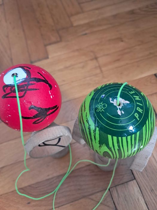 Kendama veche si kendama noua combo
