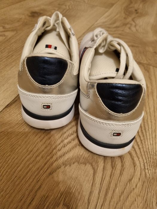 Adidași Tommy .mărime 40