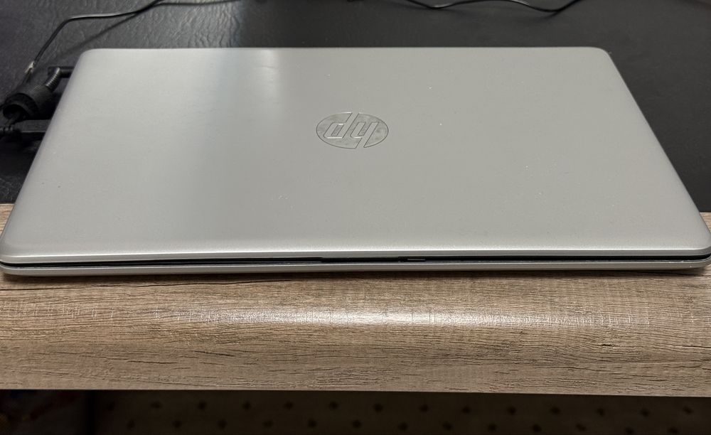 HP 15 / Core i5-8250U / MX110 / 8GB / SSD + HDD