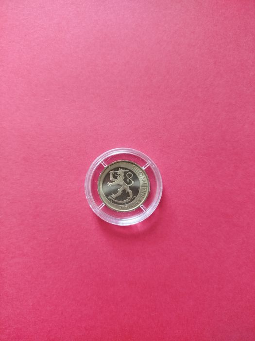 Монеты разных стран.