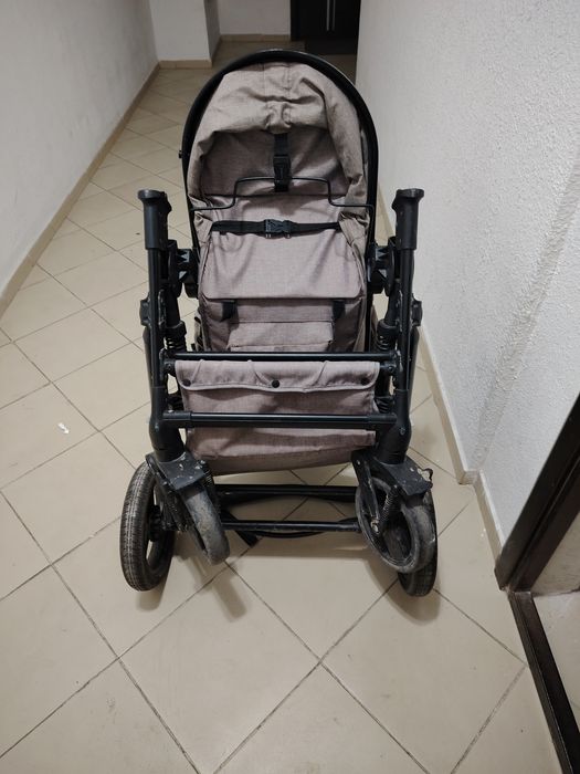 Коляска в хорошем состояний
