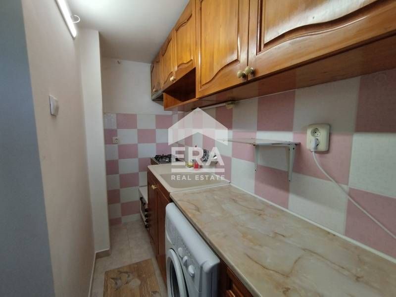 Двуетажна къща  близнак в кв. Марйново  Димимитровград