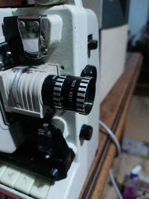 Proiector Noris pentru filme