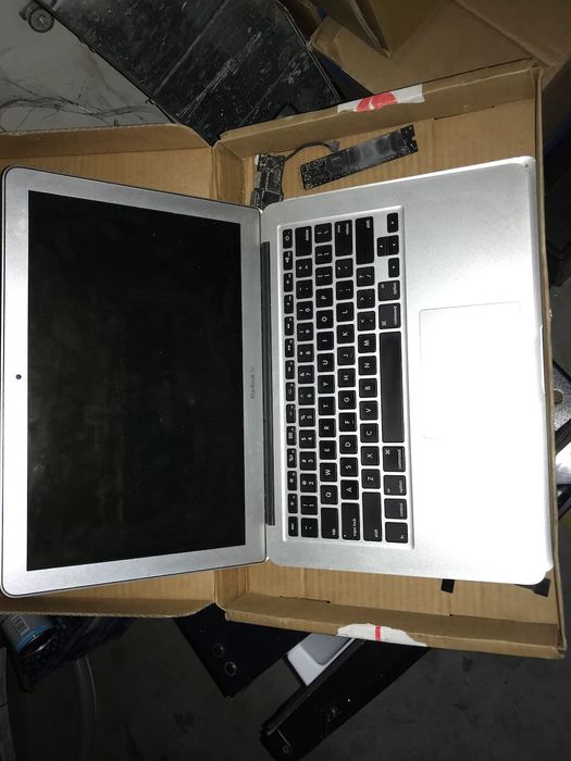 MacBook Air "Core i7" 2.0 13" (Mid-2012) за части