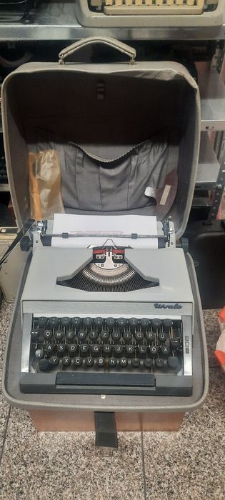 Mașină de scris Erika Ursula impecabilă