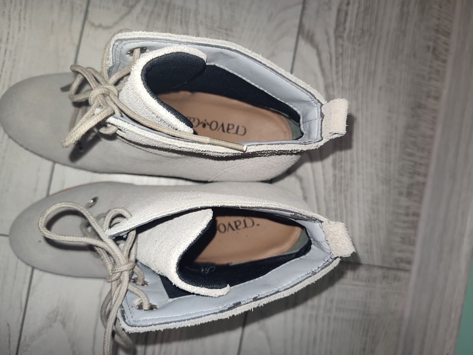 Cravo Canela Светло сиви велурени боти