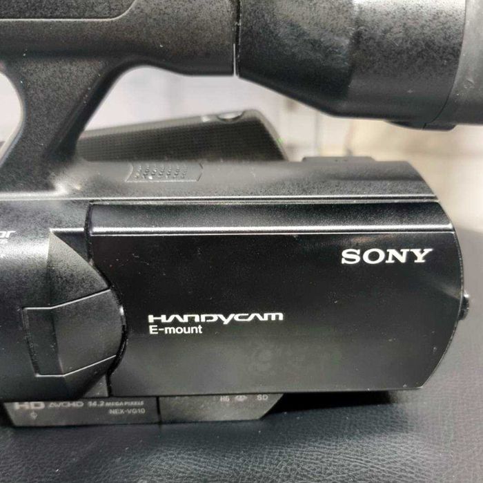 Видеокамера Sony NEX-VG10E с обектив