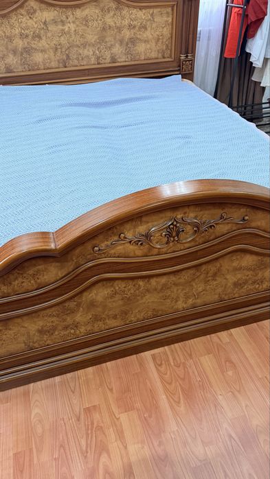 Спальный кроват