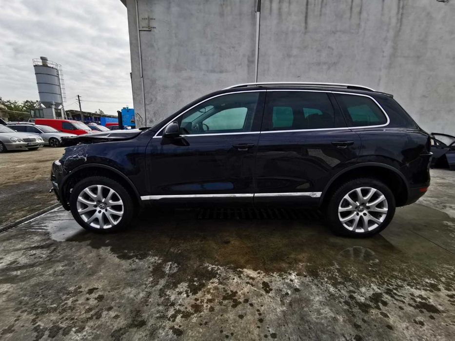 Dezmembrez volkswagen Touareg 7P 3.0 CASA/toareg 7P/bara fata/capota
