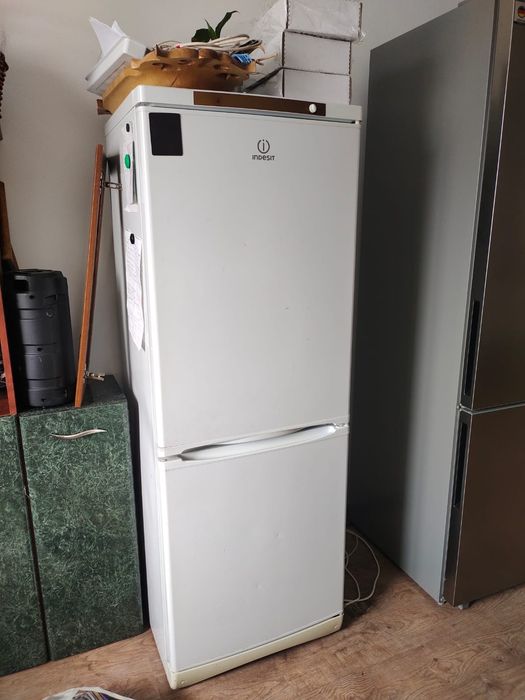Продам рабочий холодильник