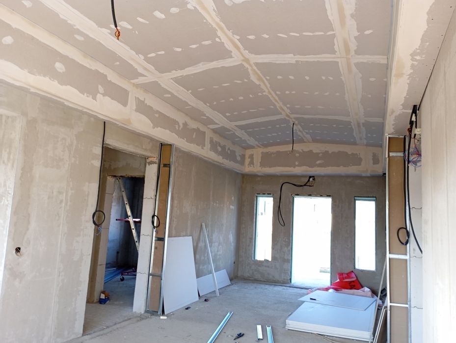 Casă modernă .  Sânpetru livadă.