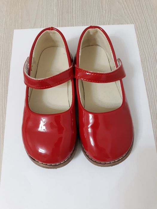 Официални обувки за момиче номер 28 в безупречно състояние