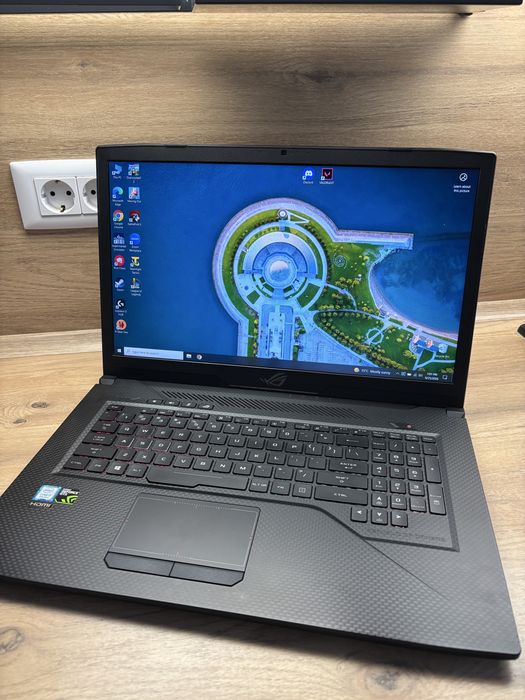 ASUS ROG Strix 17.3" 120Hz | i7-8750H | 32GB RAM | GTX 1060 6GB